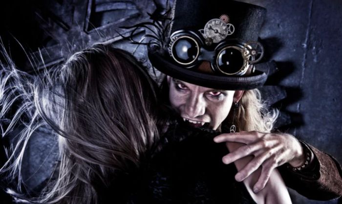 Hình nền máy tính Halloween với chủ đề ma cà rồng hút máu