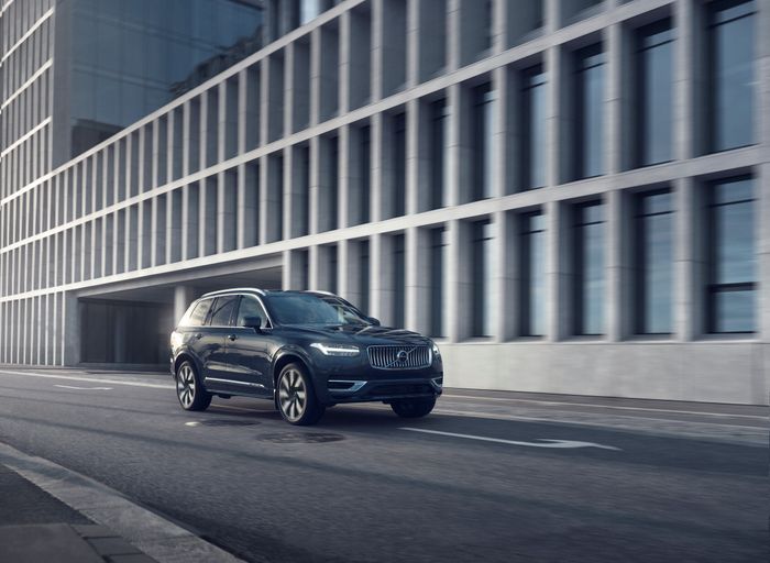 331240_XC90_T8_AWD_Denim_Blue.jpg