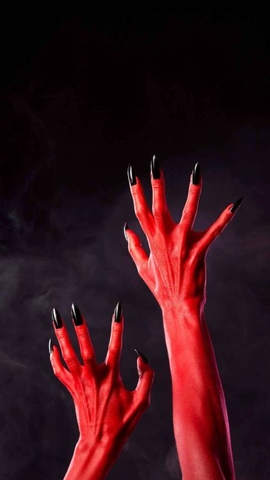 Hình nền Halloween cho điện thoại kinh dị với hình bàn tay