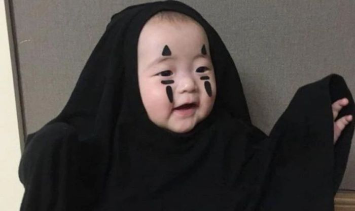 Lễ hội Halloween hóa trang đơn giản thành nhân vật Vô Diện cực kỳ dễ thương