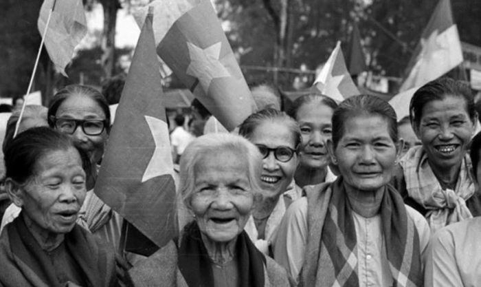 Những hình ảnh về các bà mẹ anh hùng đóng góp cho cách mạng trong ngày giải phóng 30/4/1975