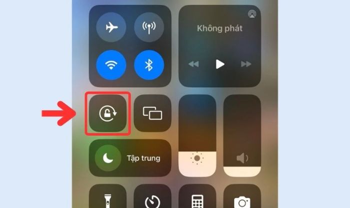 Nhấn vào biểu tượng xoay màn hình trên iPhone để thực hiện điều chỉnh