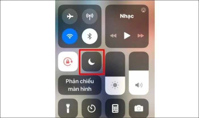 Nhấn vào biểu tượng hình nửa vầng trăng để bật tính năng Không làm phiền