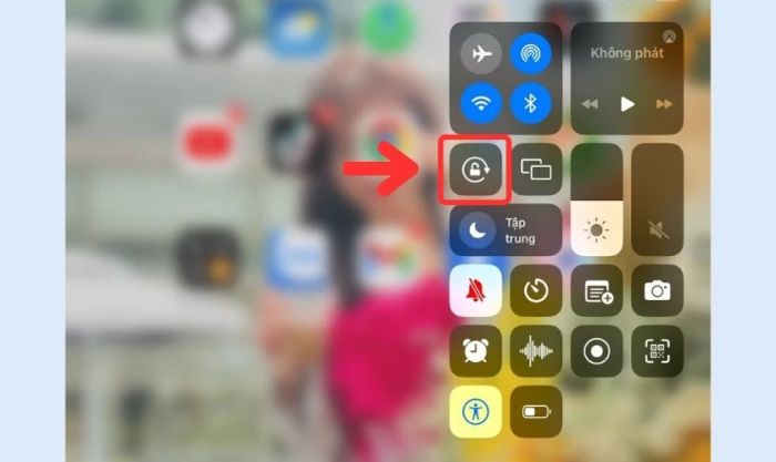 Nhấn vào biểu tượng khóa xoay màn hình