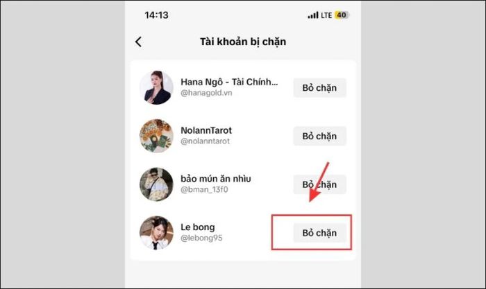Chọn tên người muốn bỏ chặn và nhấn Bỏ chặn