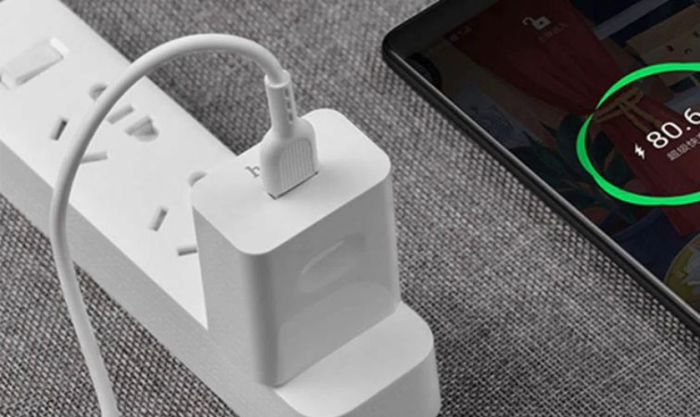 sạc iphone bằng nguồn điện ổn định