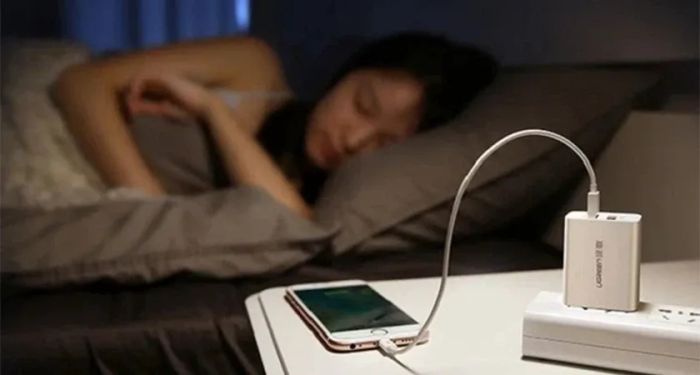 Lý do pin iPhone tụt nhanh khi để qua đêm là gì?