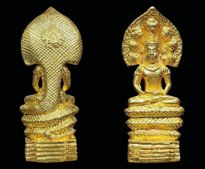 พระนาคปรก ๗ เศียร ลอยองค์ เนื้อทองคำ พ.ศ.๒๕๓๒ รุ่นสร้างศาลหลักเมือง นครศรีธรรมราช โดยเพชร อิทธิ