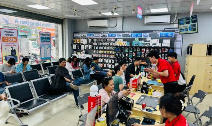 Mang iPhone đến Mytour khi có sự cố pin sạc