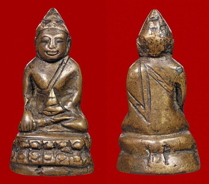 พระกริ่งก้นยันต์ พิมพ์กลาง หลวงพ่อแฉ่ง วัดบางพัง ของวันชัย ดุลยธรรมภักดี.