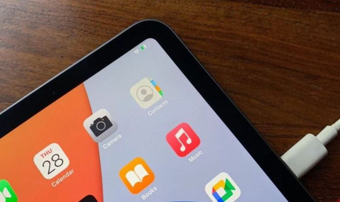 Kết nối iPad với máy tính bằng cáp sạc