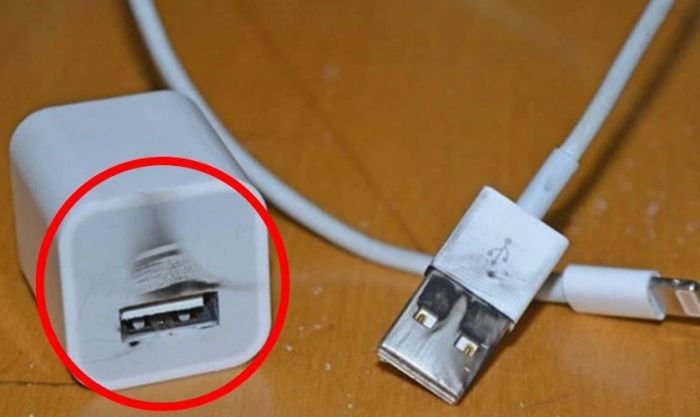 Biết cách tháo củ sạc iPhone giúp bạn tránh làm hỏng thiết bị của mình