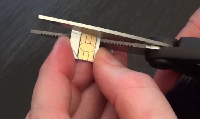 Tự cắt SIM thường theo kích thước Nano SIM