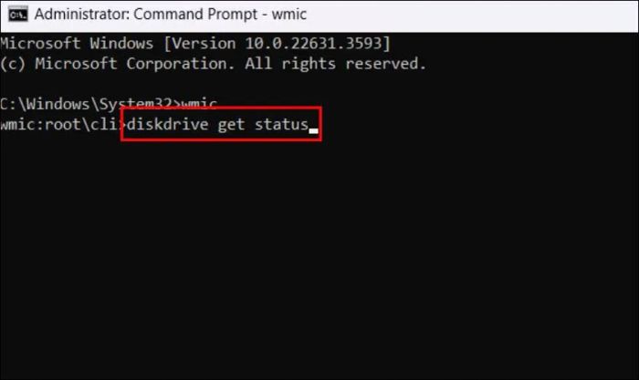 Sau đó, bạn nhập lệnh diskdrive get status và nhấn Enter để tiếp tục