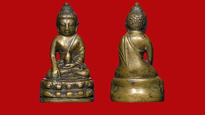 พระกริ่งพุทธนิมิต พ.ศ. ๒๔๘๔ ซึ่งสร้างโดยสมเด็จพระสังฆราช (แพ ติสสฺเทว) ที่วัดสุทัศน์ เป็นพระที่มีความศักดิ์สิทธิ์และได้รับความนิยมสูงในวงการพระเครื่อง โดยอยู่ในความครอบครองของอิทธิ ชวลิตธำรง