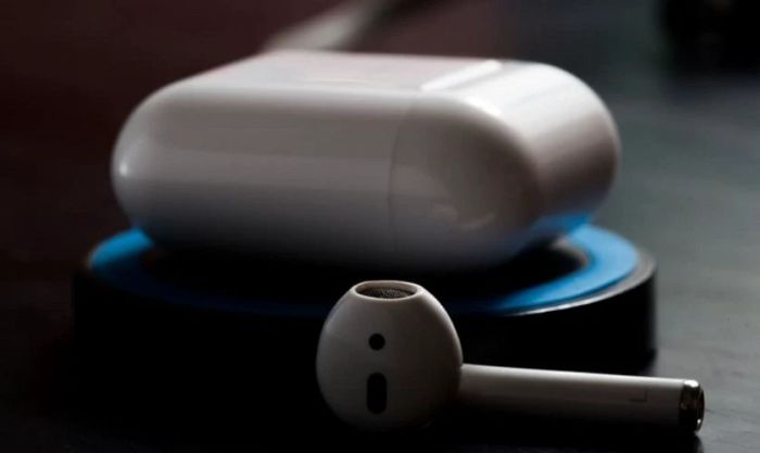 Những tác hại khi sạc pin AirPod không đúng cách