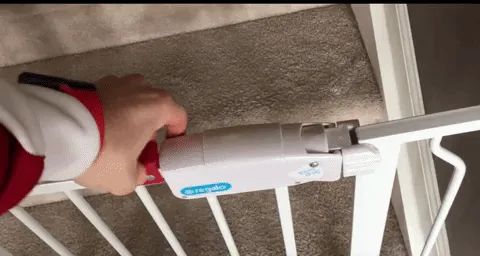A reviewer's gif demonstrating how to easily open the gate latch with one hand
