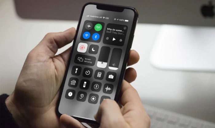 Trung tâm điều khiển trên iPhone là gì?