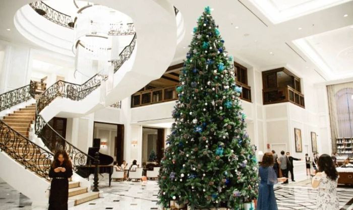 Trang trí Noel khách sạn ở tiền sảnh lung linh