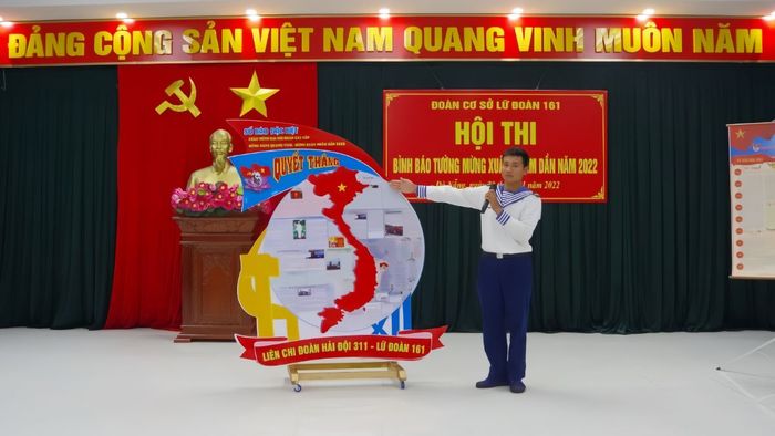 Mẫu báo tường chào mừng Đảng và mùa xuân ý nghĩa