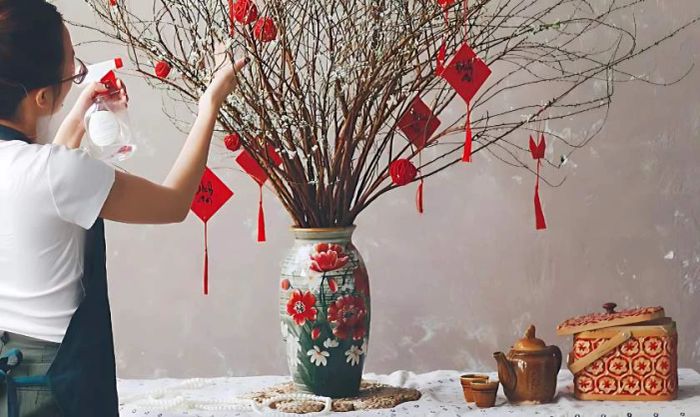 Cách cắm hoa tuyết mai ngày Tết 2025 đơn giản và hiệu quả