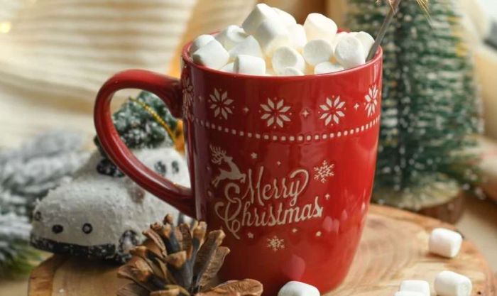 Ảnh Noel Zalo với hình ảnh chiếc ly màu đỏ nổi bật