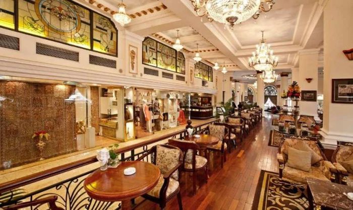 Ảnh không gian nhà hàng nhìn ra sông Sài Gòn
