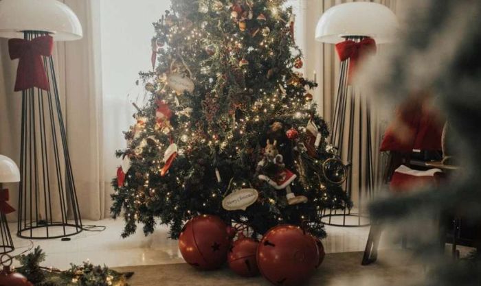 Ảnh Noel Zalo với hình ảnh cây thông Giáng sinh lấp lánh
