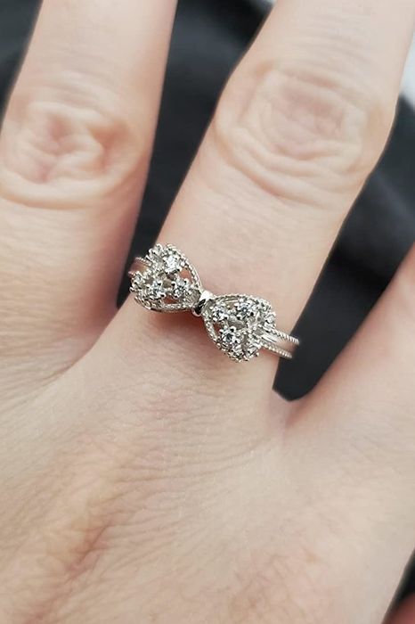 Reviewer wearing the bow ring