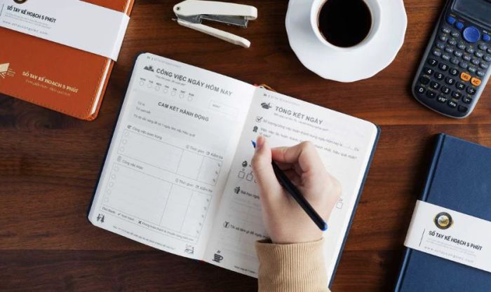 Sổ kế hoạch - Món quà Giáng sinh ý nghĩa dành tặng đồng nghiệp