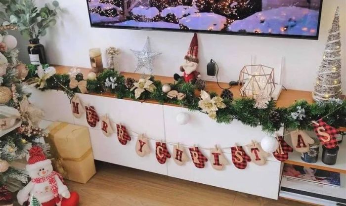Trang trí Noel khách sạn ở bàn lễ tân
