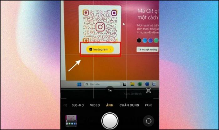 Sử dụng camera điện thoại để quét mã QR Instagram trực tiếp