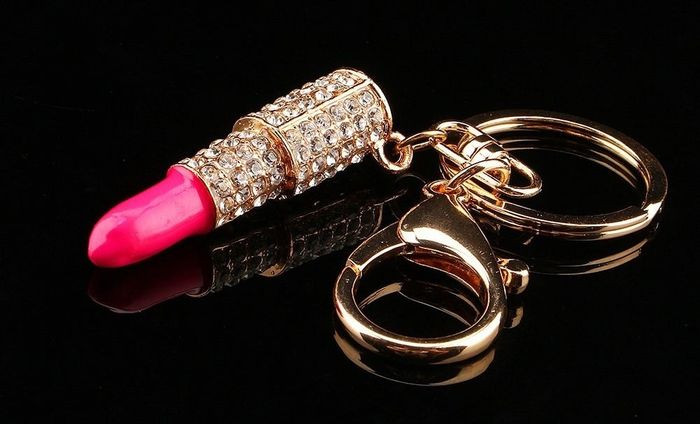 the pink and gold keychain adorned with rhinestones