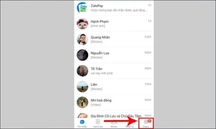 Nhìn vào thanh công cụ phía dưới ứng dụng, nhấn chọn vào Thêm