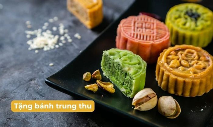Bánh Trung Thu là món quà không thể thiếu trong dịp Tết Đoàn Viên