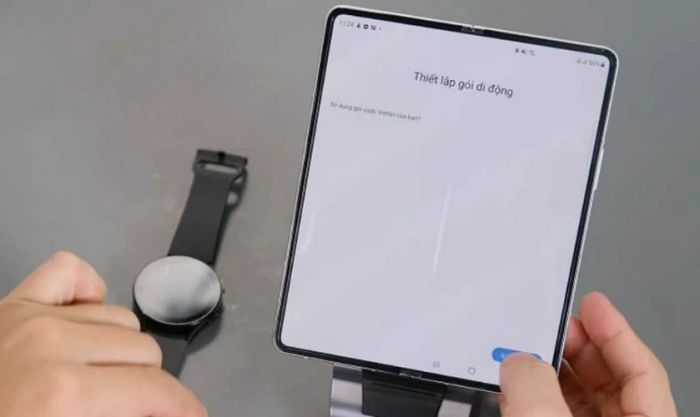 Nhấn vào Sử dụng gói và quét mã QR Code để hoàn tất cài đặt eSIM trên đồng hồ Samsung