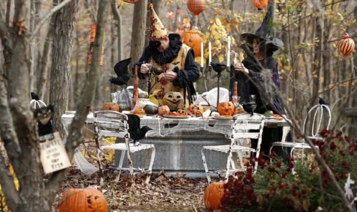 Bàn tiệc Halloween với phong cách kinh dị đỉnh cao