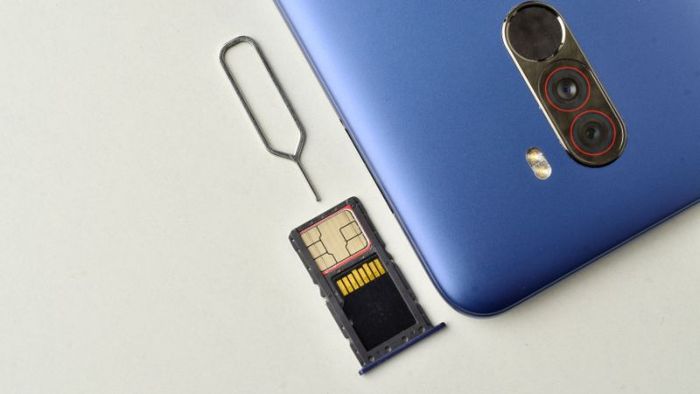 Guide to inserting an Australian SIM card into your mobile device