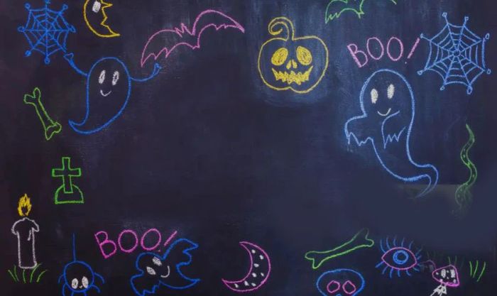 Trang trí bảng Halloween với các biểu tượng đặc trưng