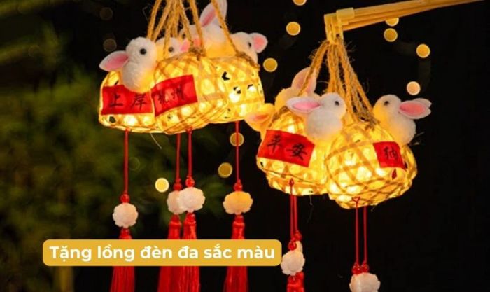 Lồng đèn là món quà lý tưởng để tặng bạn bè, người thân và đặc biệt là các em nhỏ