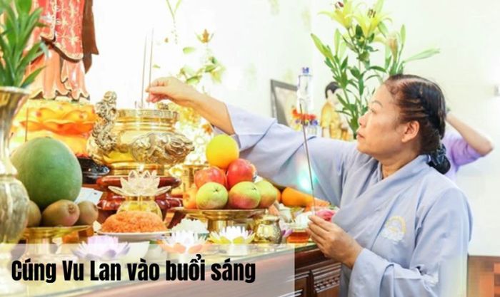 Buổi sáng được xem là thời gian lý tưởng để cúng lễ Vu Lan theo truyền thống