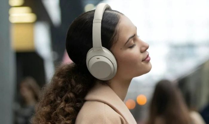 Thiết kế tai nghe ôm khít và thoải mái với vành tai