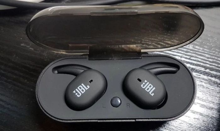 Tại sao cần hiểu rõ cách sử dụng tai nghe Bluetooth JBL TWS4?