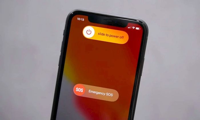 Cách xử lý iPhone bị rơi xuống nước: Tắt nguồn ngay lập tức