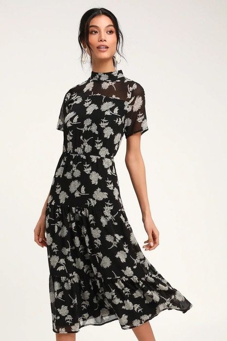 The black and white dress modeled on a mannequin