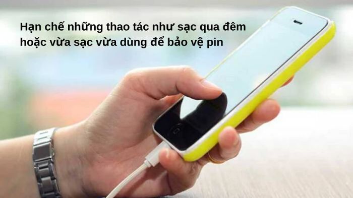 Hạn chế sạc pin quá mức, vừa sạc vừa dùng là cách tiết kiệm pin iPhone hiệu quả