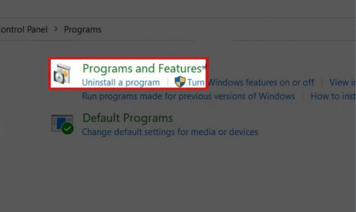 Nhấn chọn vào mục Programs and Features