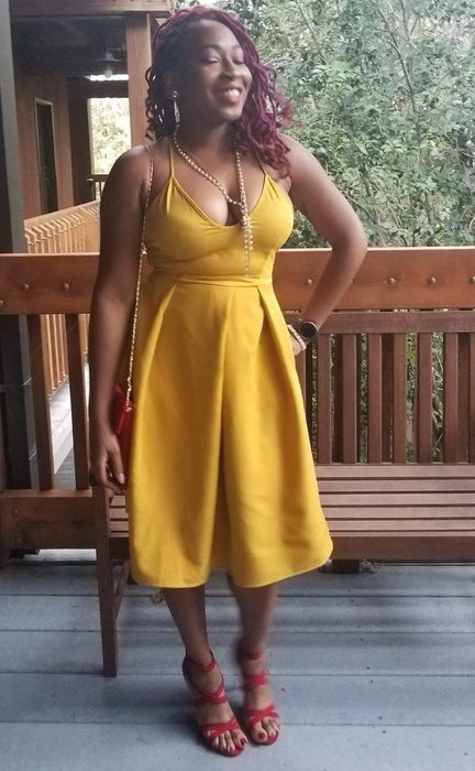 Reviewer showcasing the yellow dress