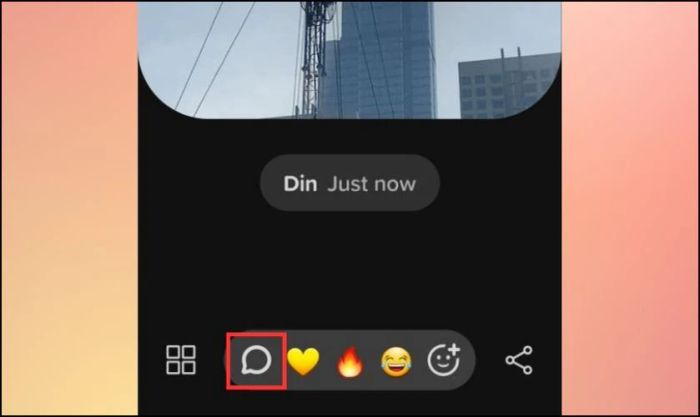 Khởi động ứng dụng và nhấn vào biểu tượng chat