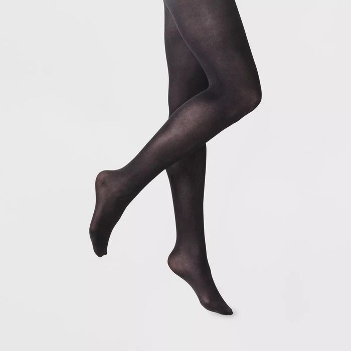 Model wearing the tights